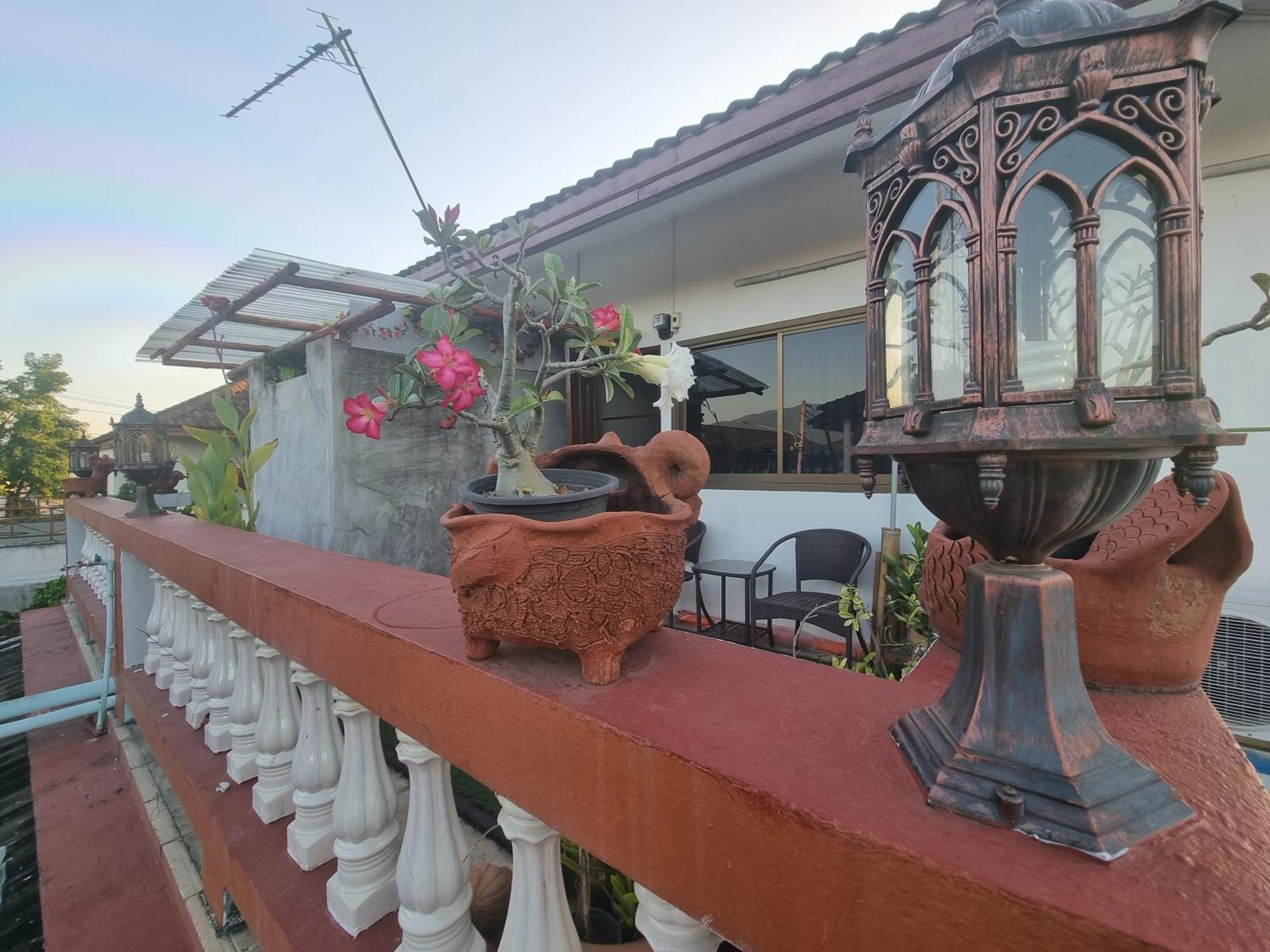 Hom Baan Chiang Mai Hotel Exterior photo
